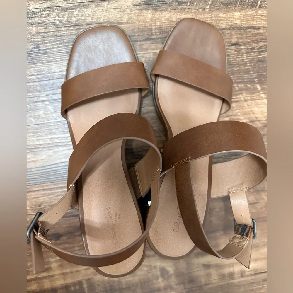 Universal Thread Brown Block Heel Sandals - Picture 5 of 5